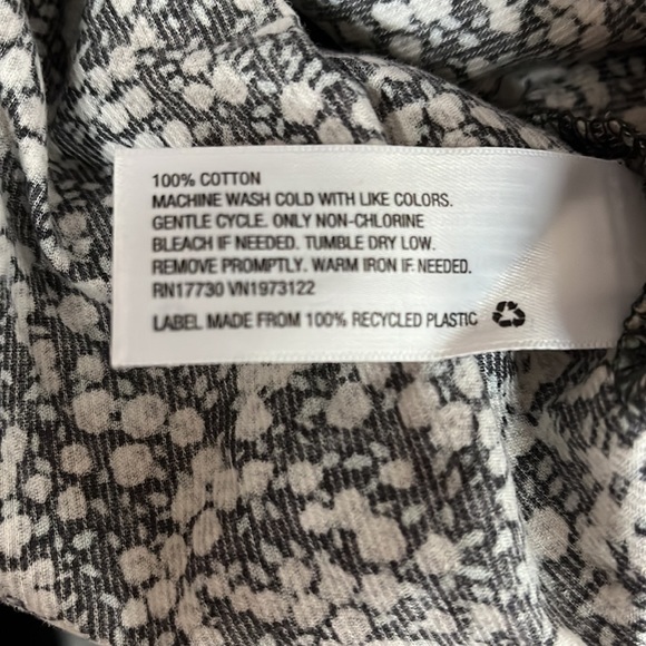 Universal thread women’s top. 1589 - Picture 5 of 7